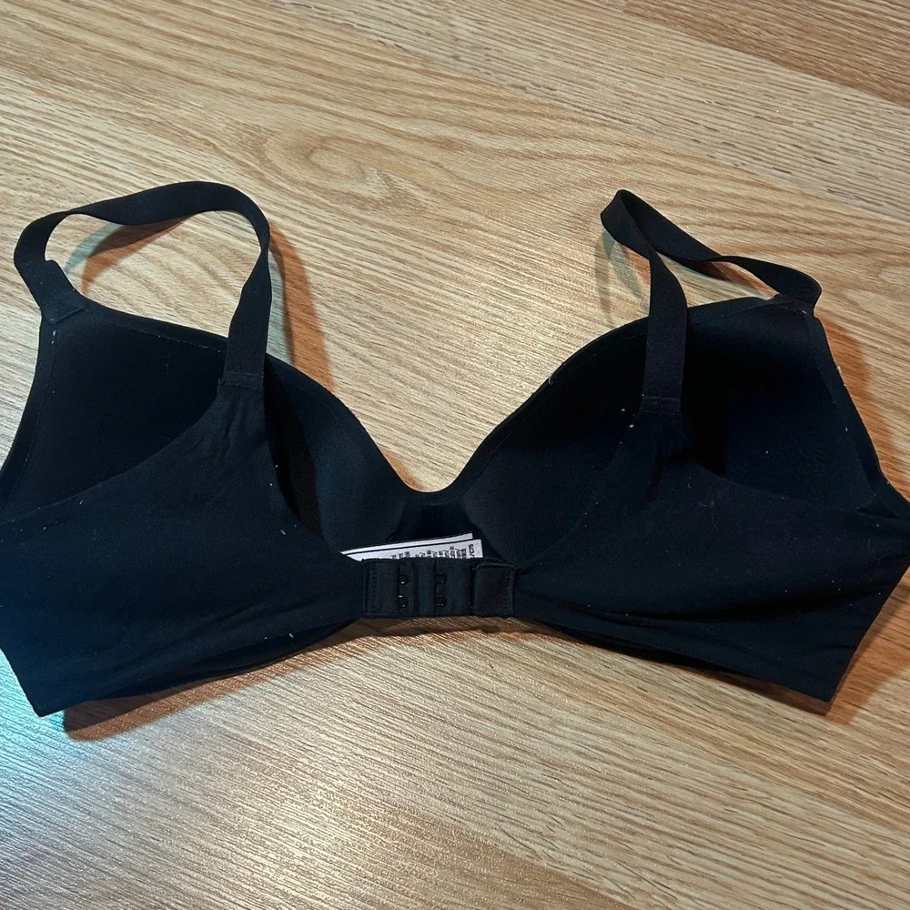 Victoria's Secret T-Shirt Bra Black Wireless Lightly Lined Seamless 34C